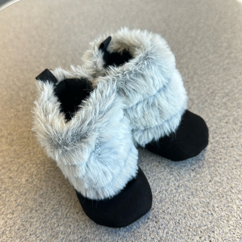 Stepping Stones • Baby Booties w/Faux Fur • Size 0-3 Months • Unisex!